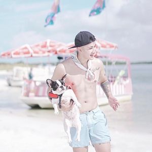 Meet your Posher, Quốc